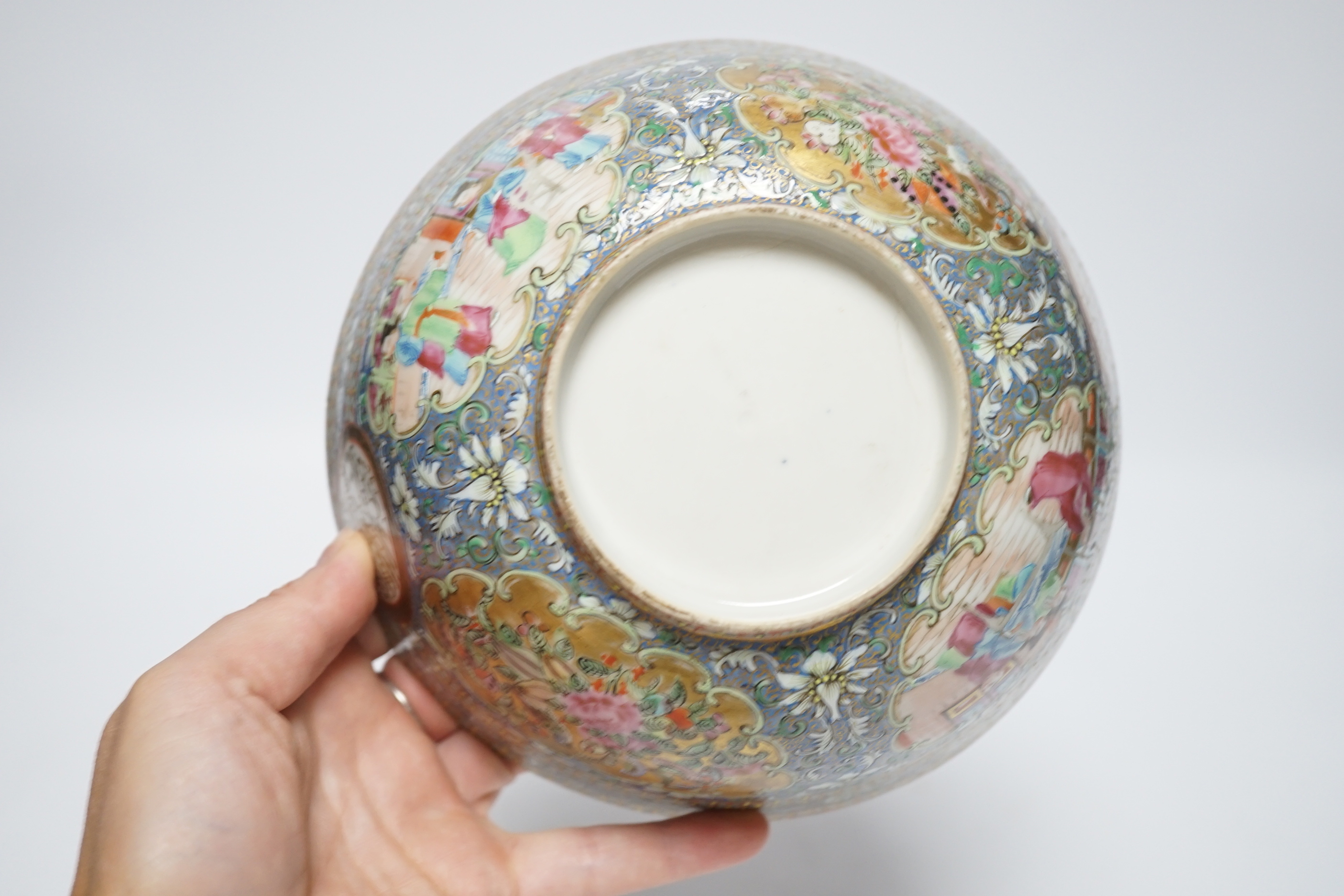 A 19th century Chinese famille rose bowl, made for the Persian (Iran) market, 17cm diameter